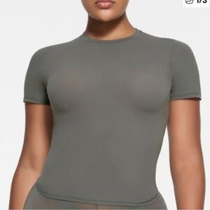 SKIMS Fits Everybody Short Sleeve T-shirt Gunmetal Size Large